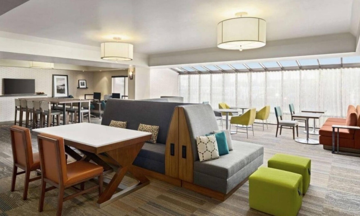 South Portland House | Your Home Away From Home! 3 Comfortable Units, Free Breakfast, Parking!