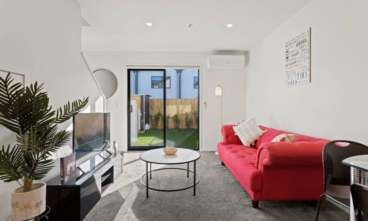 Te Atatu Peninsula Apartment | Your Home-Away-From-Home!