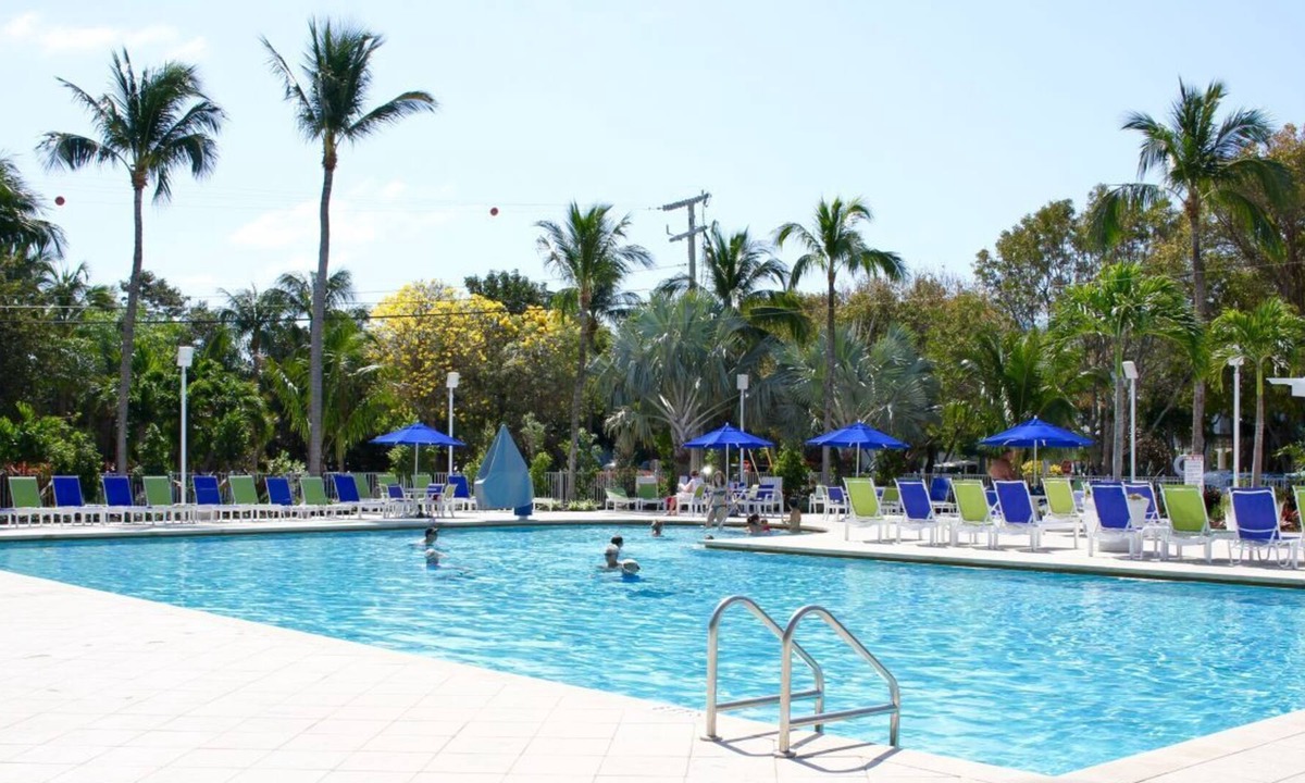 Marathon Resort | Your Home Away From Home! Free Parking and Bike Rental, Tennis Court, Hot Tub