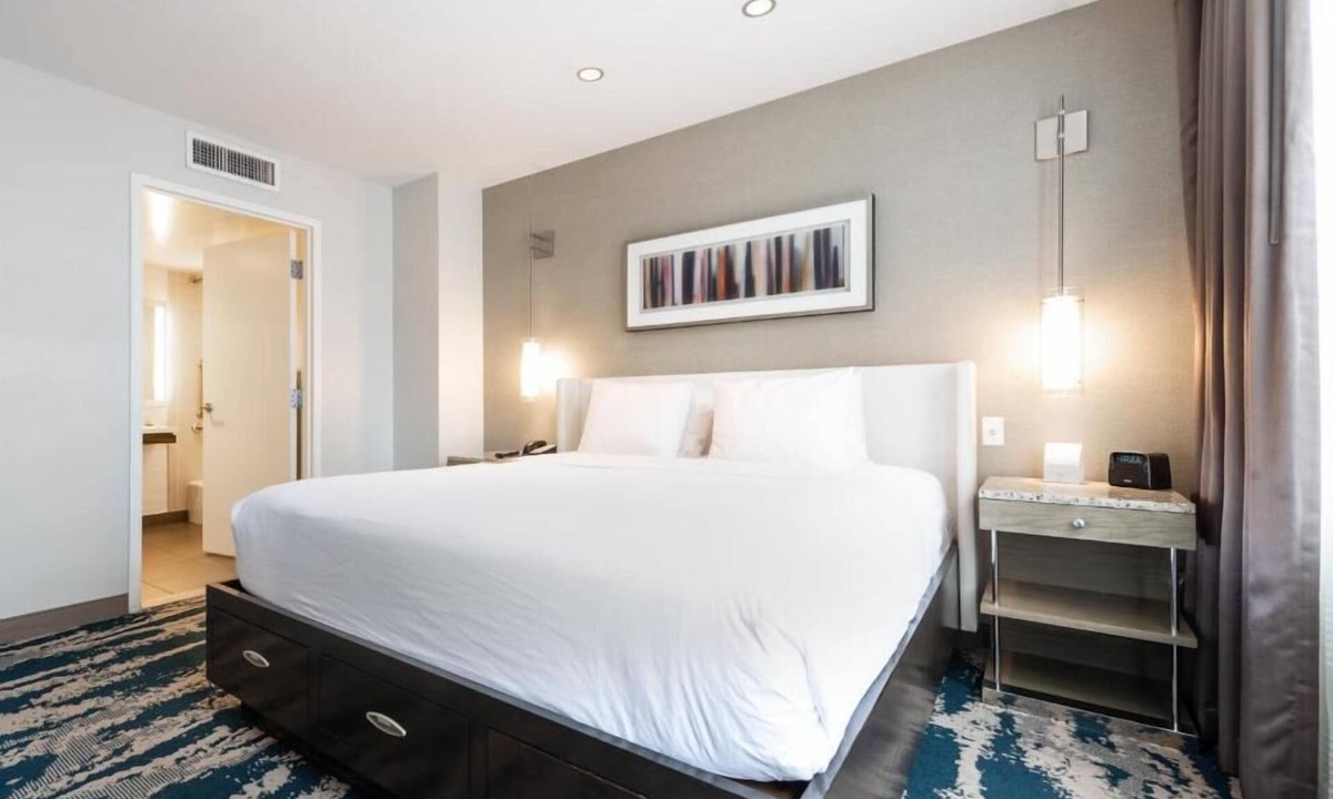 Near North Side Hotel | Your Home Away from Home! 3 Convenient Units, Pets Allowed! Minutes to Navy Pier