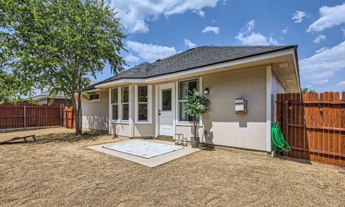 Leander House | Your home away from home!
