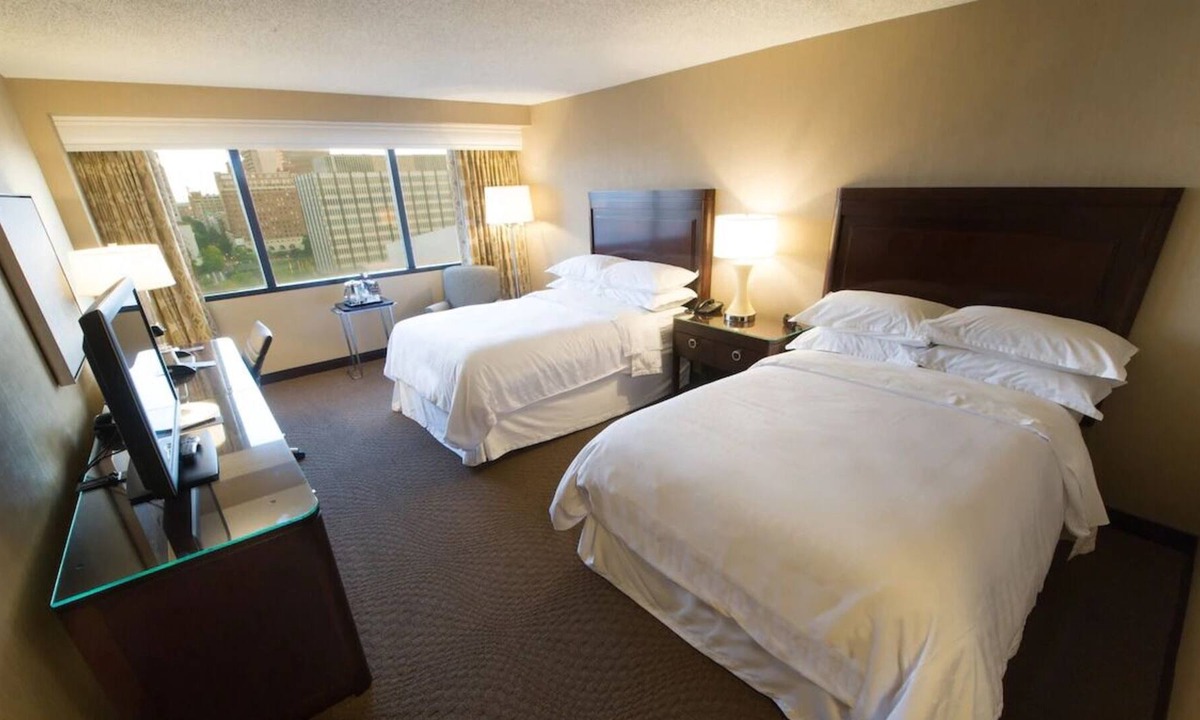 Pinch District House | Your Home Away From Home! 3 Comfortable Units, Restaurant and Bar, Pet-Friendly