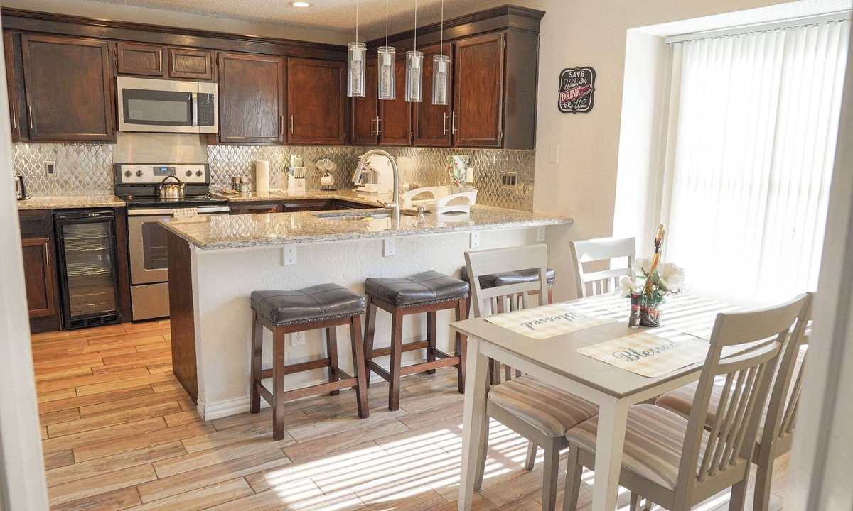 Dallas House | Your home away from home awaits you!