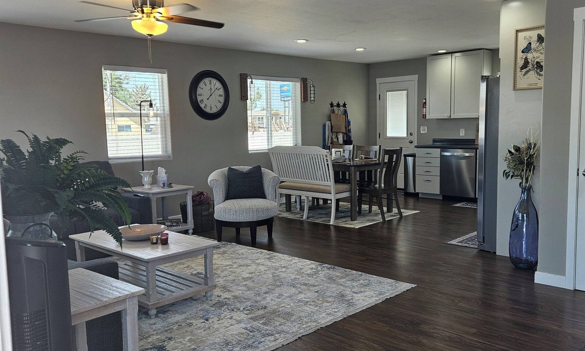 Delta House | Your Home Away From Home nQuiet, Modern, & Open 2