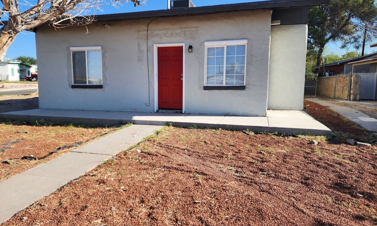 Timberwolf House | Your Home in El Paso [Basset Mall area]