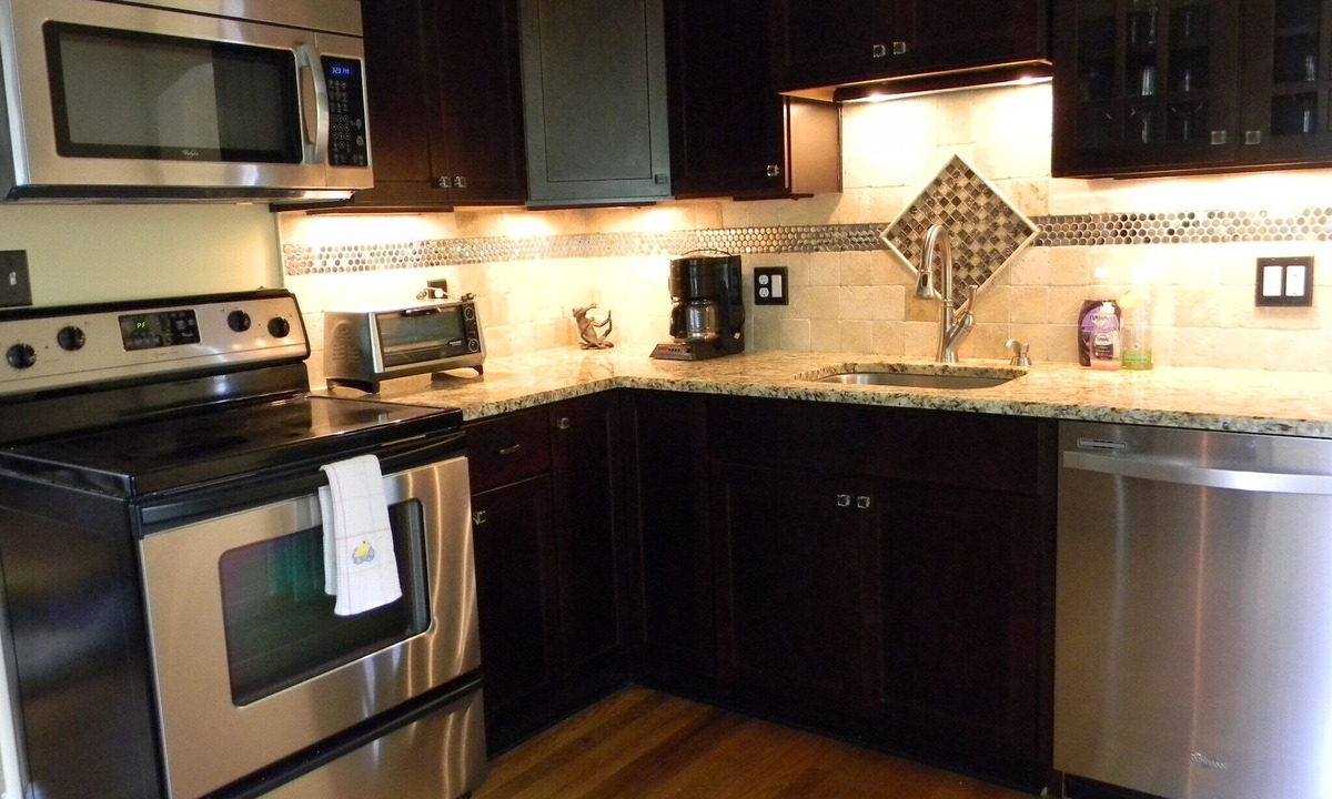Woodland Hills House | Your homebase for Louisville area attractions. Quiet, comfortable and convenient