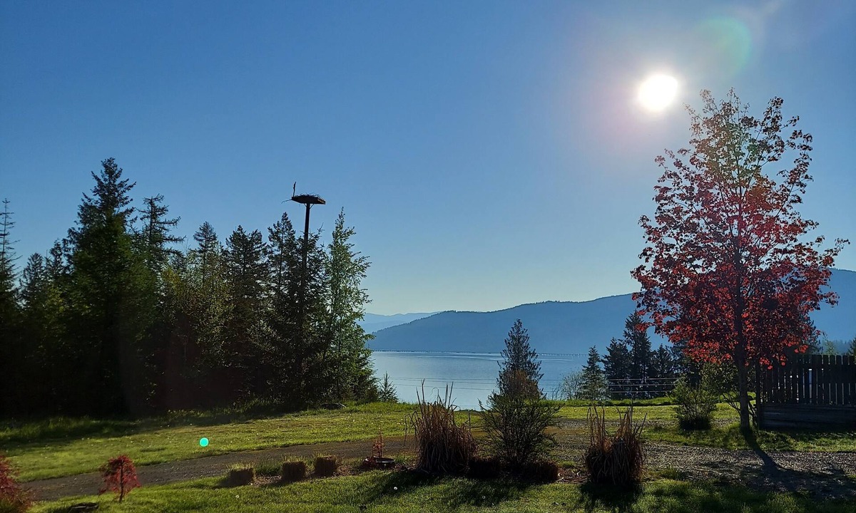 Sandpoint Cottage | Your Lake & Mountain vacation awaits.