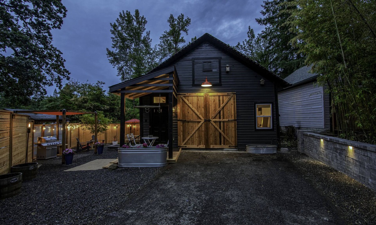 South Hills Cottage | Your Lil' Barn Away From Home