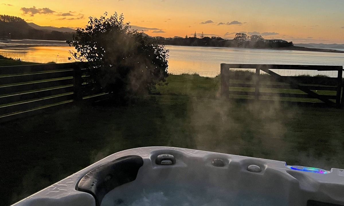 Pataua House | Your Lovestory - Spa, Logfire and Complimentary Wine