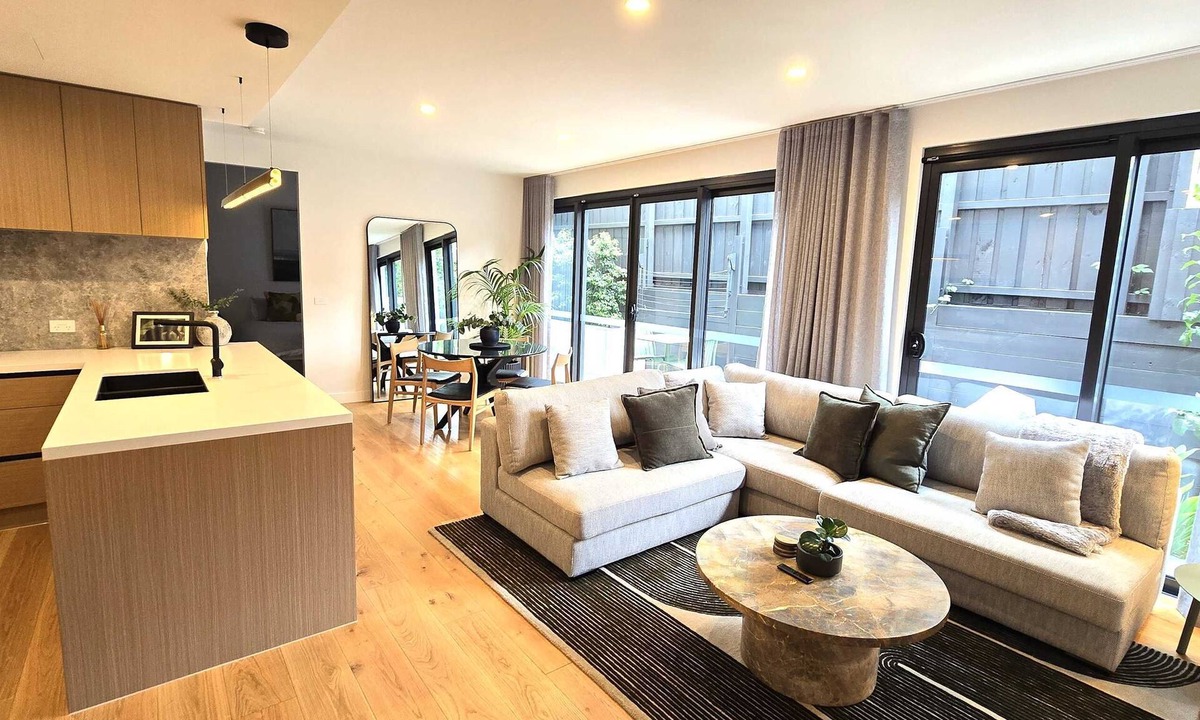 Hampton Apartment | Your luxe 2 bed Hampton Haven with parking