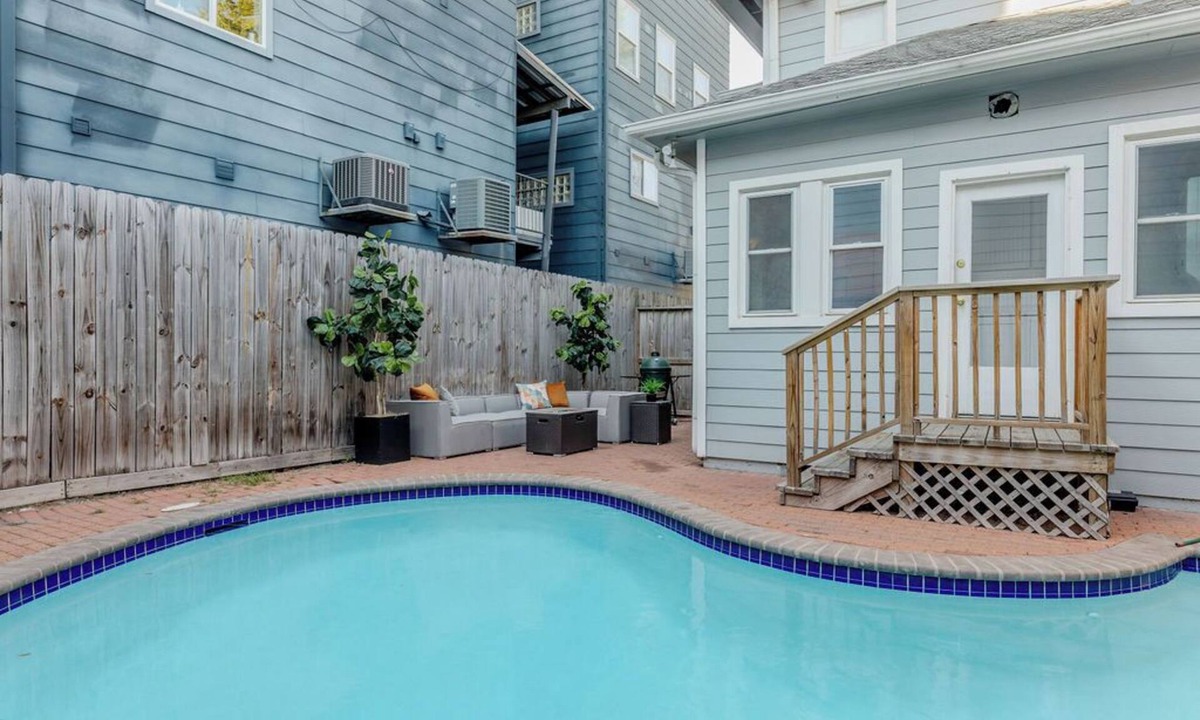 Montrose House | Your Montrose Gem! Sleeps 55/20BR/8BA/11PA ✮