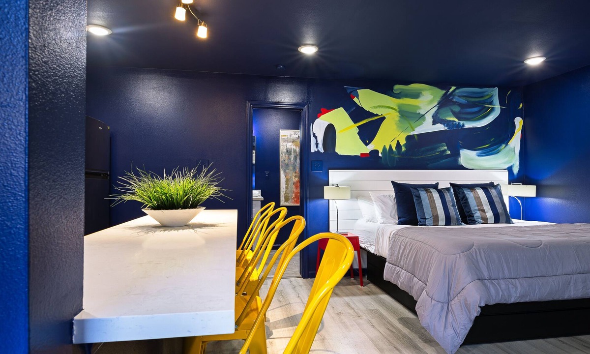 Montrose Apartment | Your Montrose Studios! Sleeps 52/26BR/26BA/26PA