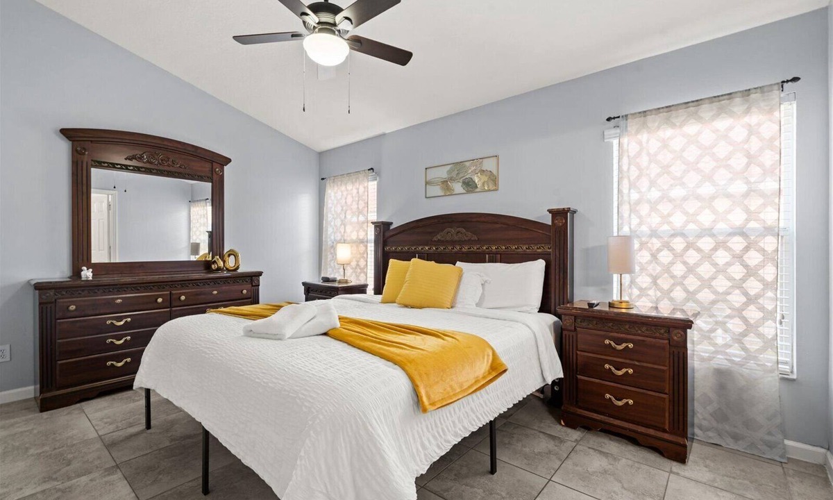 Solana House | Your Orlando getaway starts with football and theme parks.