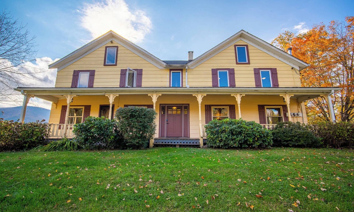 Hunter House | * Your Own Inn*