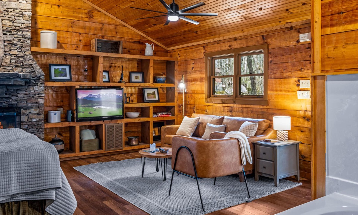 Townsend Cabin | Your own PRIVATE Cove! Nestled among trees and Boulders Near National Park!