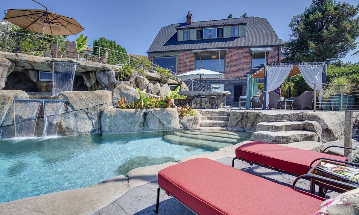 Bremerton House | Your Own Private Urban Oasis