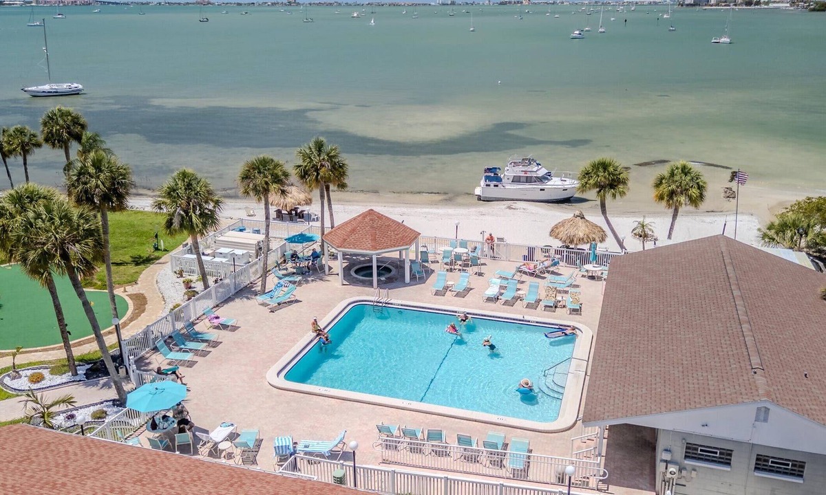 Bayview Condo | Your own tropical resort! Heated Pool & Pickleball