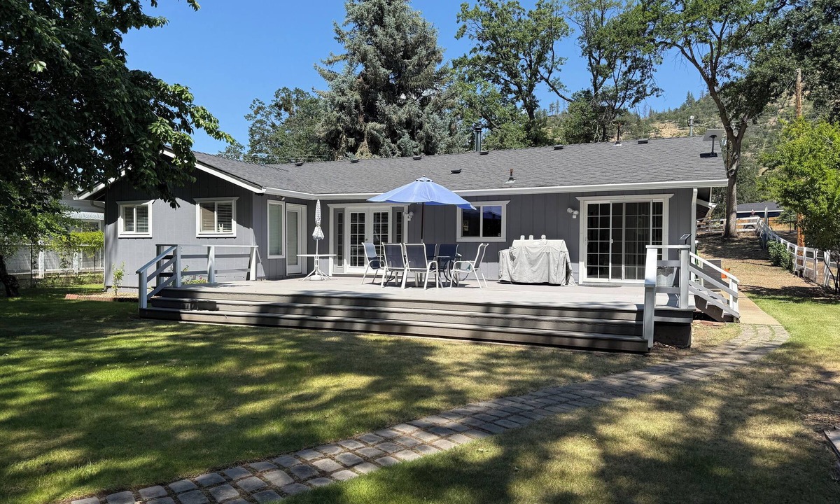 Montague House | Your Peaceful Home on the Klamath River