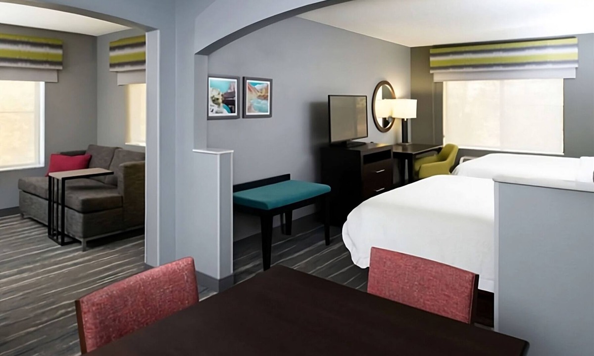 Glenwood Springs Hotel | Your Peaceful Mountain Escape! Free Breakfast, Indoor Pool, Free Parking!
