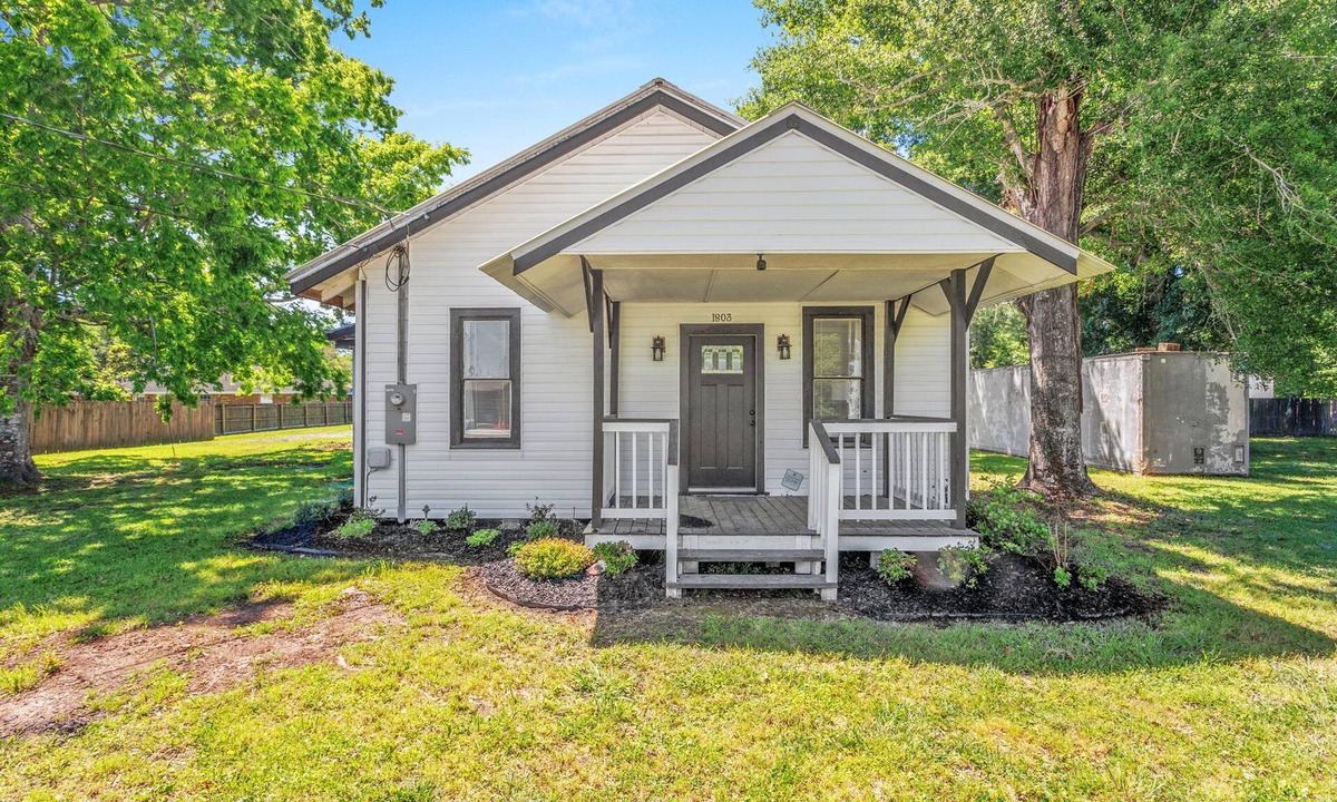 Jennings House | Your Perfect Louisiana Getaway: 3-Bedroom Home in the Heart of Jennings, LA