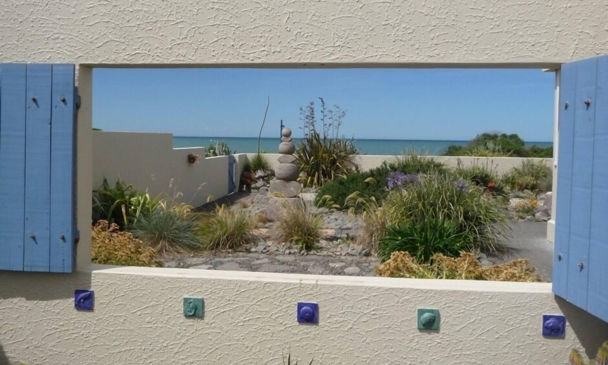 Haumoana House | Your personal ocean-front oasis