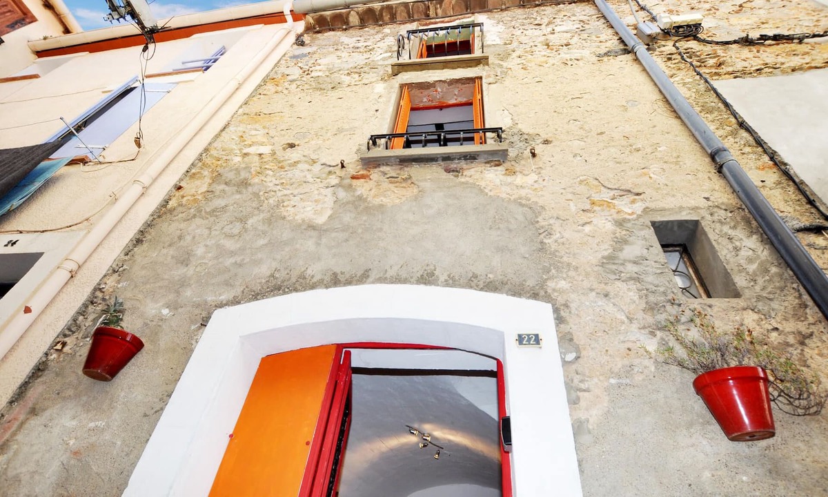 Estagel House | Your practical vacation home in Estagel.