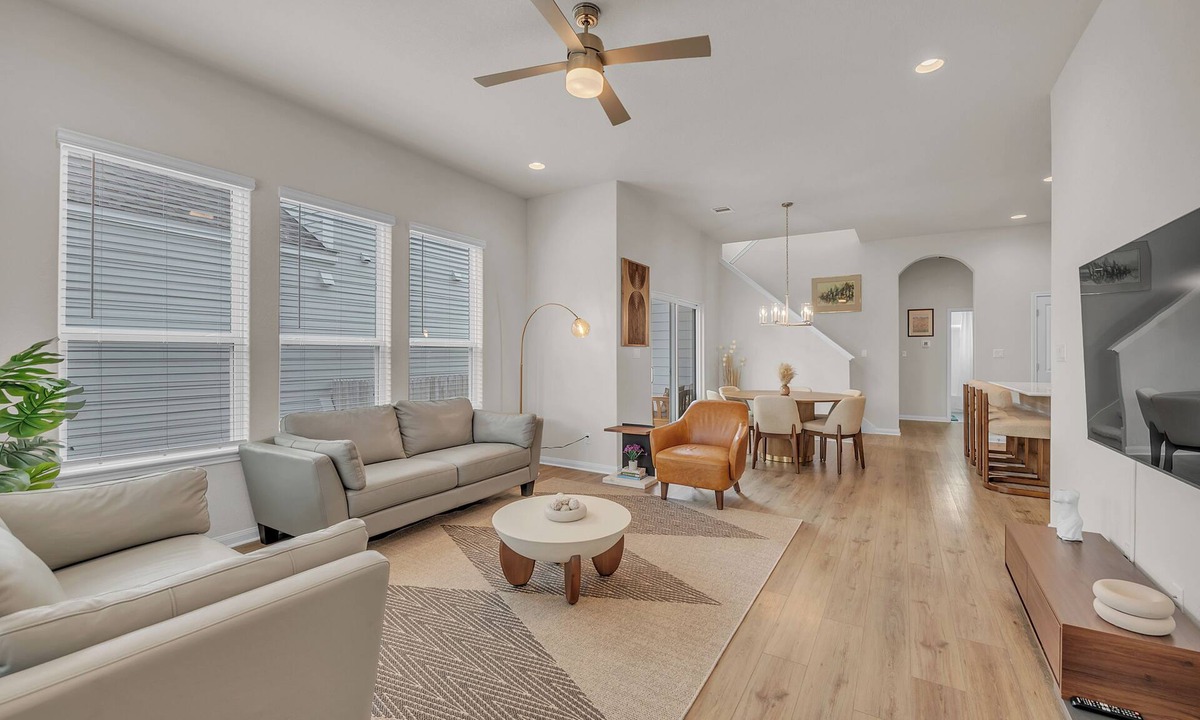 Hutto House | Your Private Oasis- 3 Bedrooms, 3 Bathroom of Pure luxury! Elegant and Spacious.