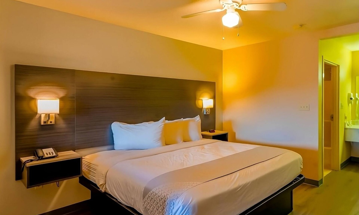 Sweet Home Hotel | Your Relaxing Getaway Awaits! With Outdoor Pool Access, and Free Parking!