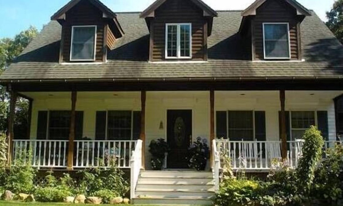Tisbury House | Your Summer Home - Close to Beach, Shops, Cafes, & Ferry! 50+ ⭐️⭐️⭐️⭐️⭐️ Reviews