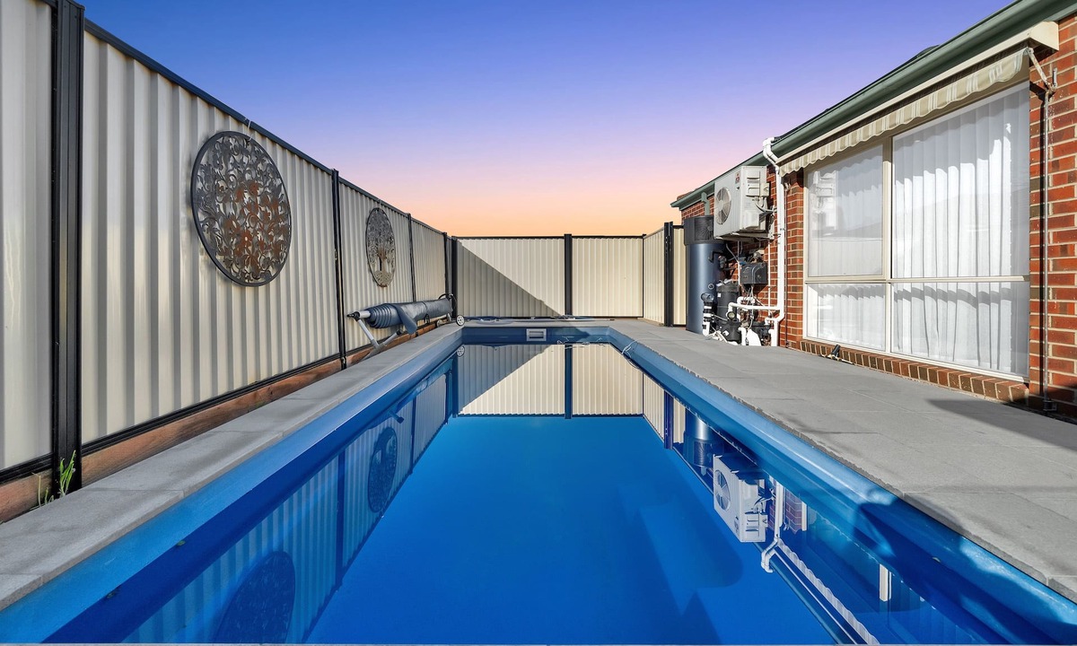 Tarneit House | Your Tarneit Escape - 4BR Home with Pool & BBQ