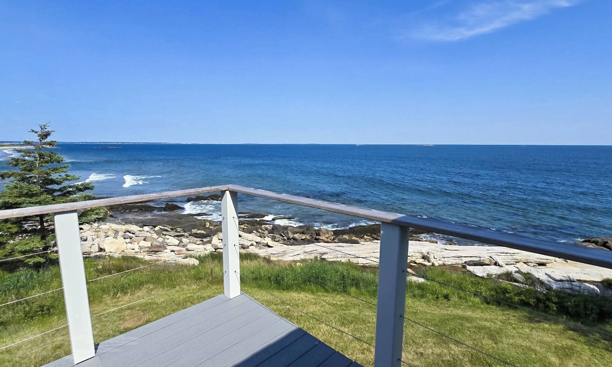 Georgetown House | Your Tranquil Indian Point Retreat with Breathtaking Views & Beach Access