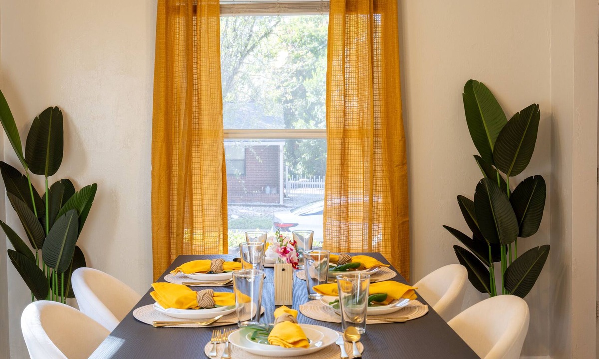 Gainesville House | Your UF Getaway: 1 Block from Campus & Stadium - 4 BD Haven