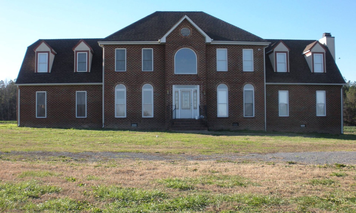 Petersburg House | Your Vacation Experience