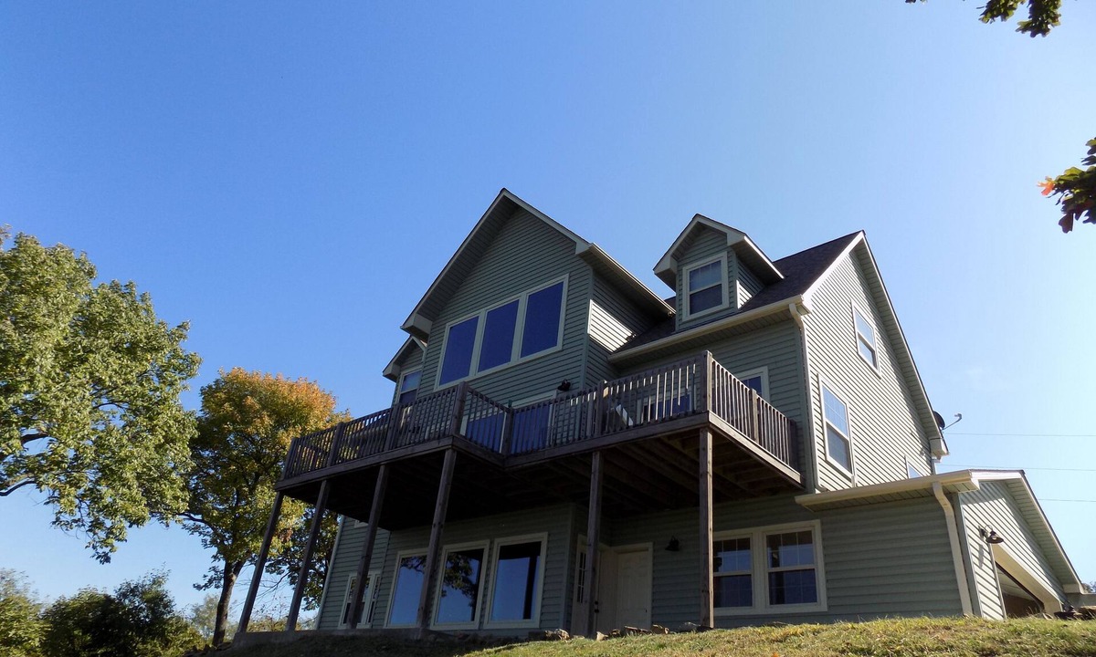 Evening Shade House | Your Vacation Home With A Beautiful Lake View