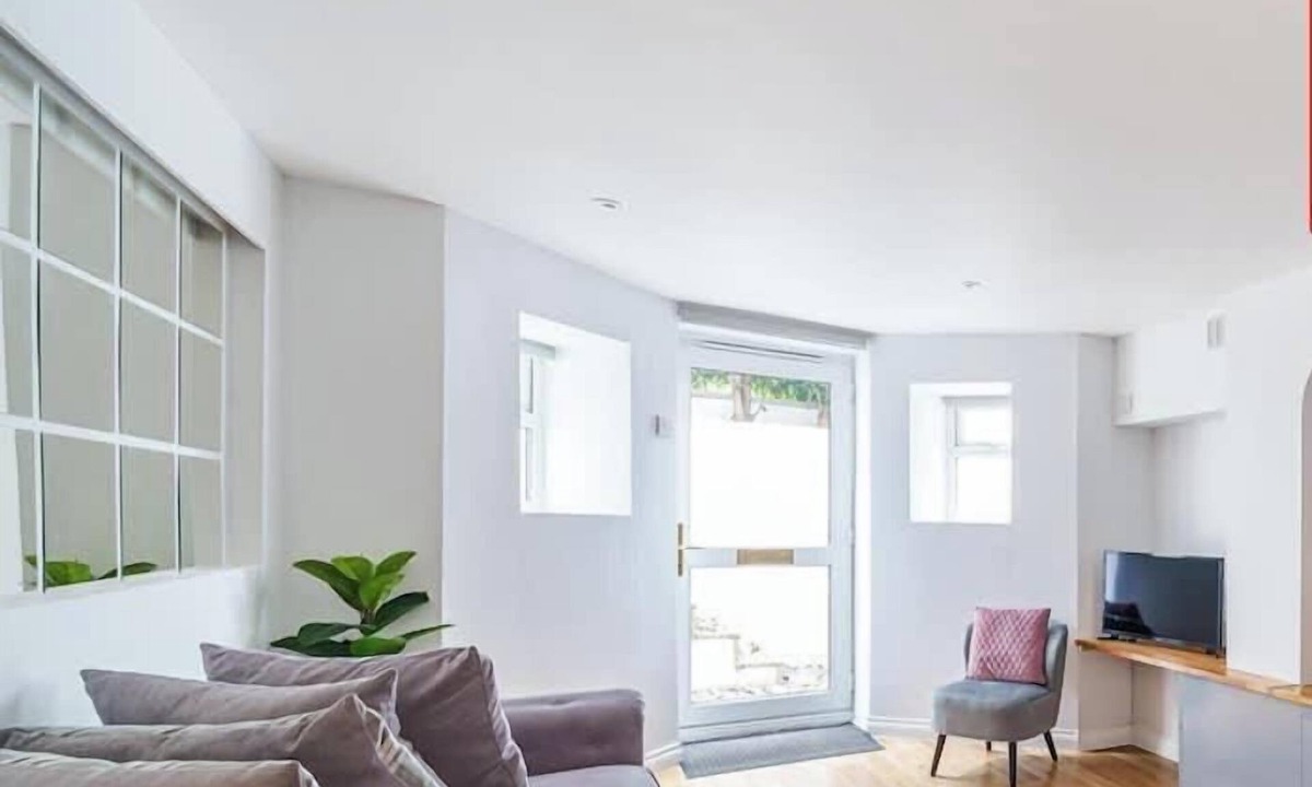 Windsor City Centre Apartment | Your Windsor Retreat | 1Bed/1Bath + Free Parking