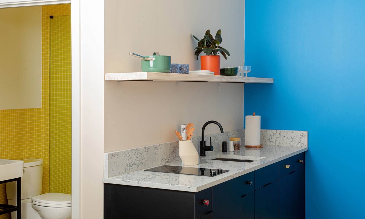 Queen Village Apartment | Yowie - Suite 306 Hideaway King