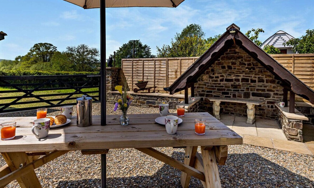 Llanilar House | Yr Annexe Mermur y Nant