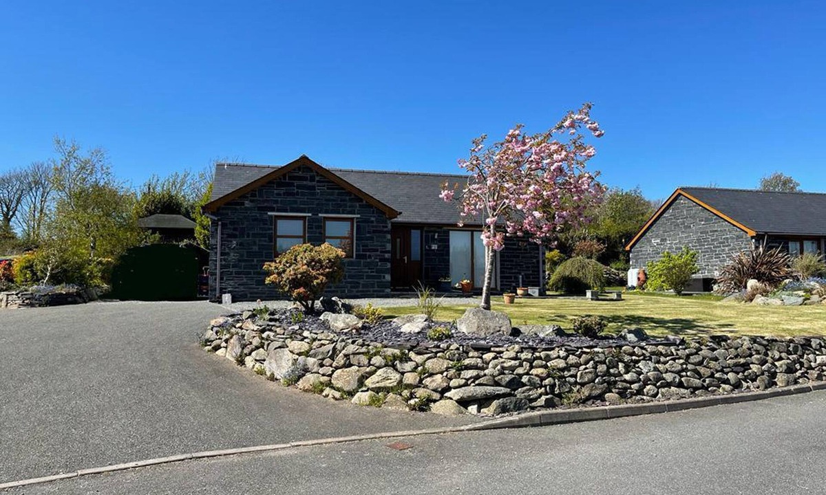 Llanddaniel Fab Cottage | Yr Encil