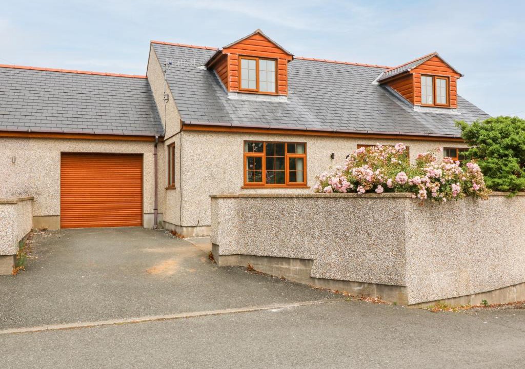 Cemaes Bay House | Yr Hen Efail