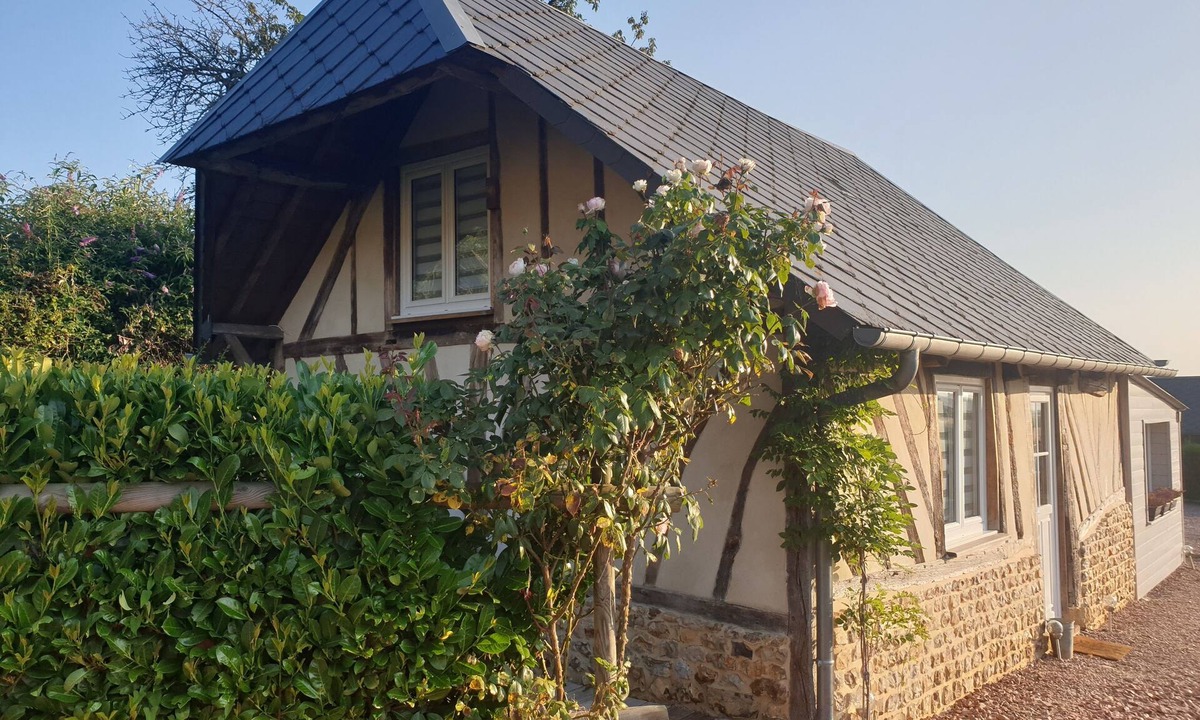 Conteville House | Yzen cottage in countryside near Honfleur