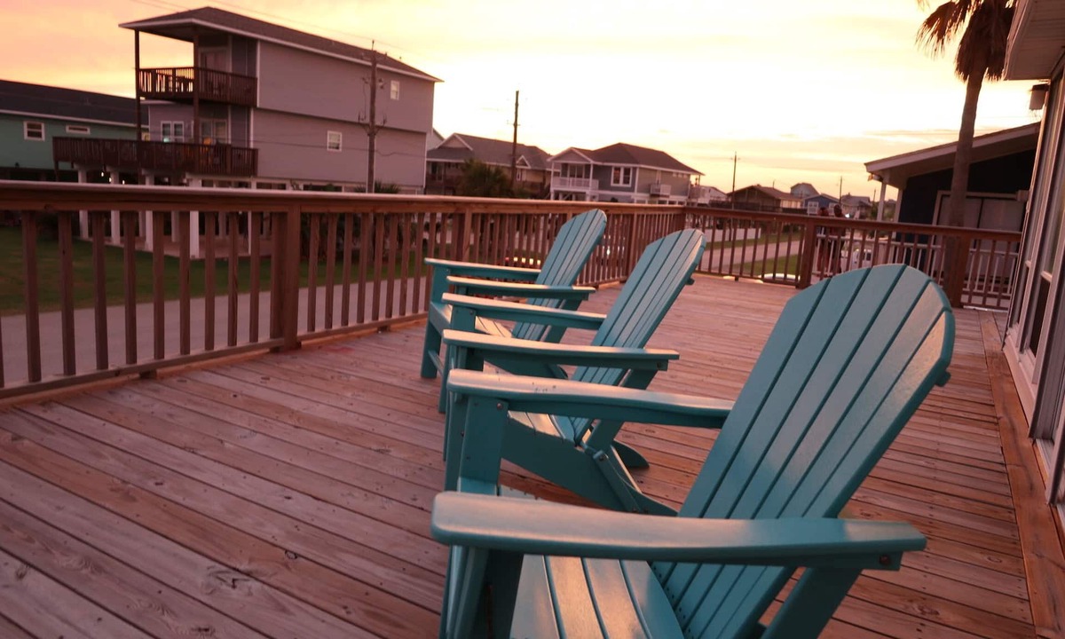Galveston House | Zachary Beach House, Ocean views & walk to beach!