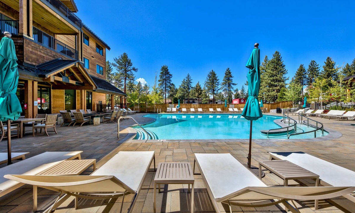 Lakeside Park Condo | Zalanta #214 Modern 2BR Near Gondola