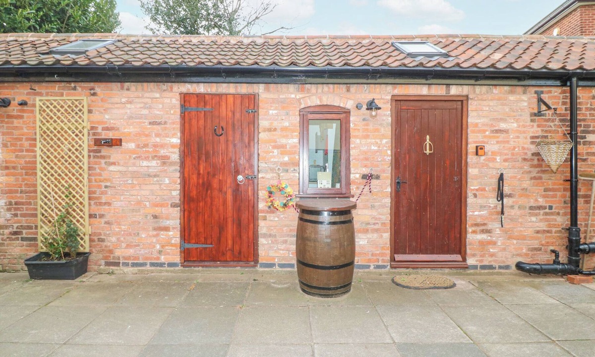 Sherwood Forest Cottage | ZANDER'S CAVE in Edwinstowe