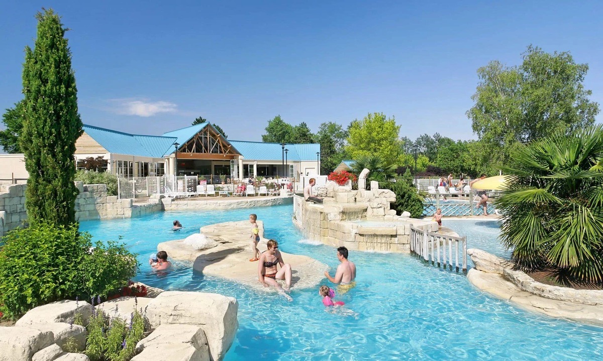 Sainte-Catherine-de-Fierbois House | ZEcamping 5 étoiles parc aquatique locatif TV clim 29m2