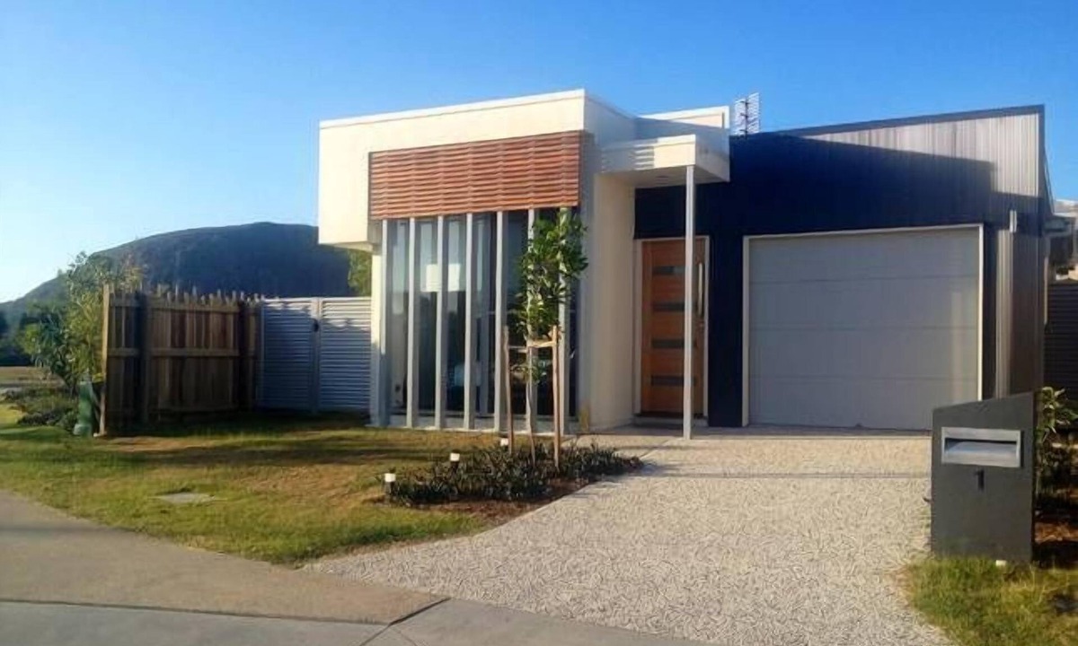 Mount Coolum House | Zeby's Beach Break - located at Mount Coolum