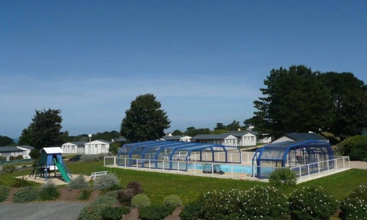 Plestin-les-Greves House | ZEcamping 2* 1km plage piscine chauffée hammam jacuzzi locatif TV LV