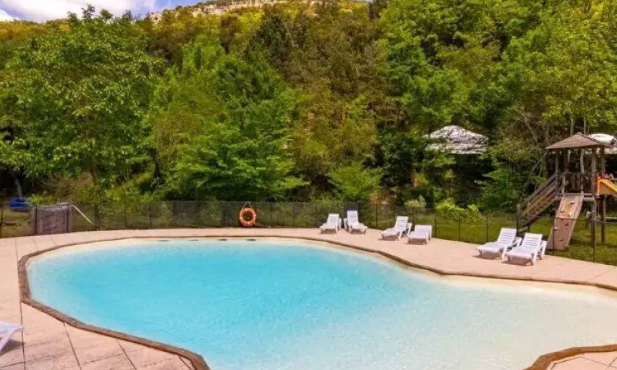 Fenouillet House | ZEcamping 2* pet friendly piscine snack bar et restaurant