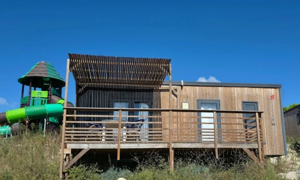 Calvisson House | ZEcamping 3 étoiles espace aquatique mobil-home TV BBQ clim 30m2