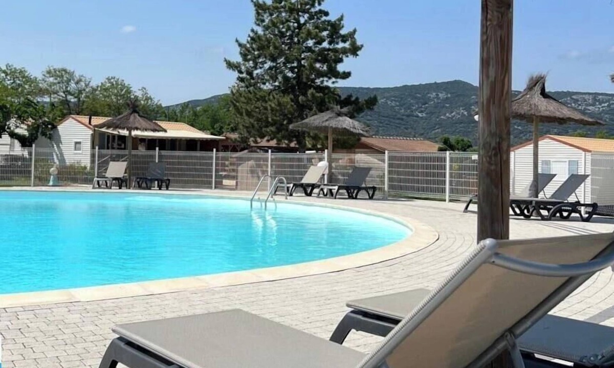 Saint-Remeze Ski Chalet | ZEcamping 3 étoiles piscine animaux acceptés chalet 4 pers