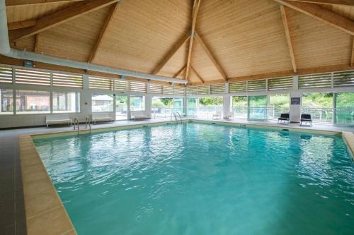 Saumur Ski Chalet | ZEcamping 3 étoiles dog friendly piscine couverte
